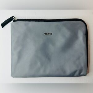 TUMI For Delta Airlines Gray Travel Zip Pouch Cosmetic Toiletries Bag Accessory